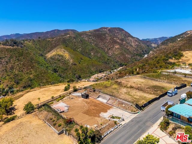737 Enchanted Way, Pacific Palisades, CA 90272