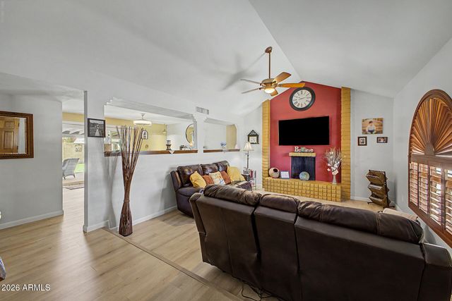 4555 W ECHO Lane, Glendale, AZ 85302