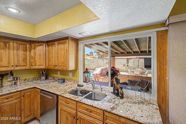 4555 W ECHO Lane, Glendale, AZ 85302