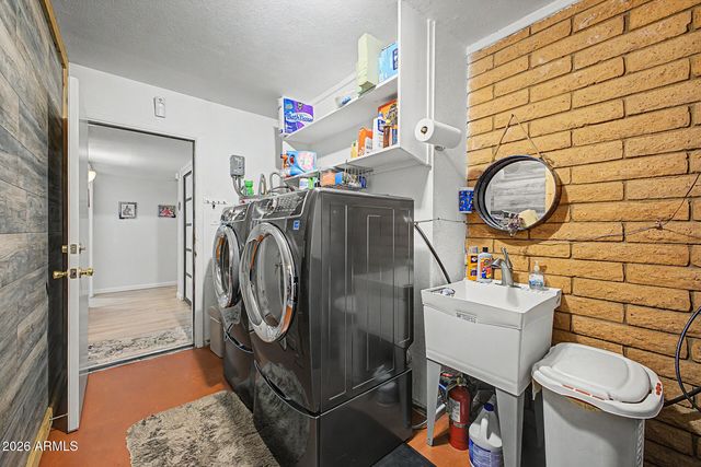 4555 W ECHO Lane, Glendale, AZ 85302