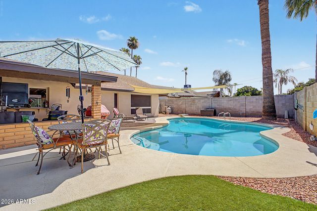 4555 W ECHO Lane, Glendale, AZ 85302