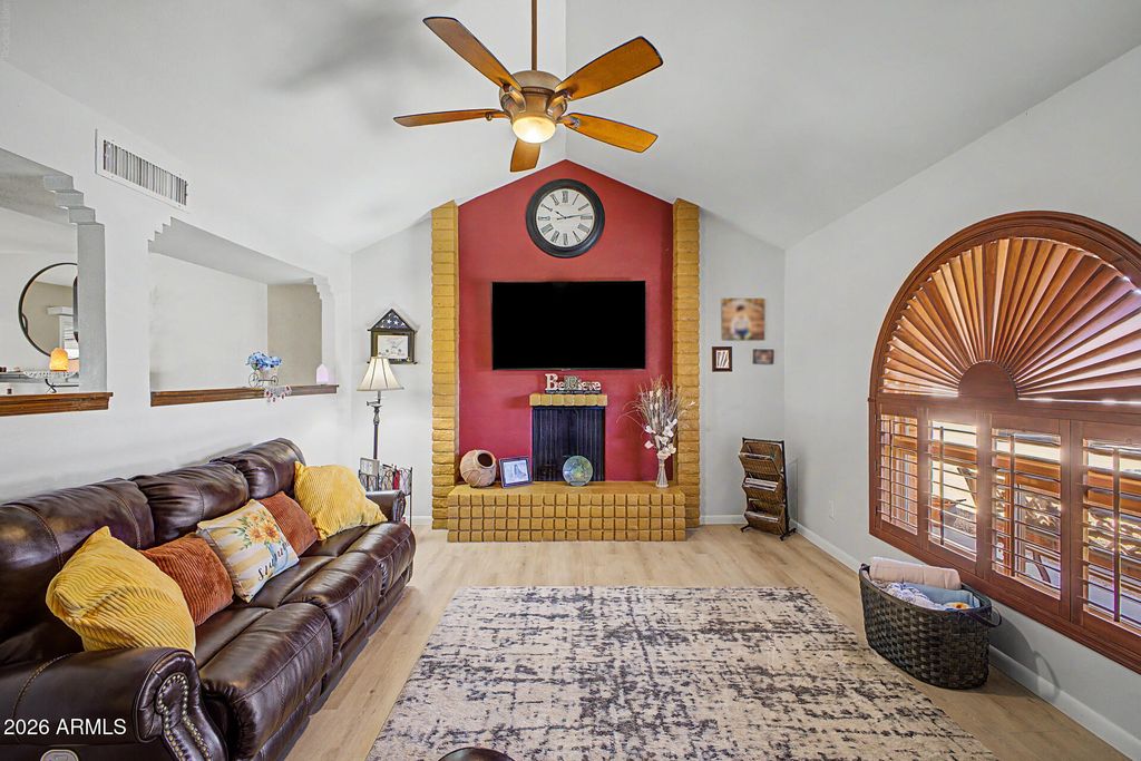 4555 W ECHO Lane, Glendale, AZ 85302 — photo 2