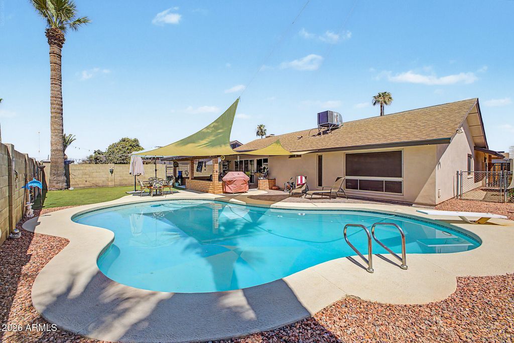 4555 W ECHO Lane, Glendale, AZ 85302 — photo 5
