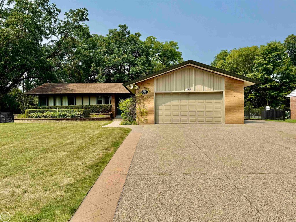 190 S Wilson Boulevard, Mount Clemens, MI 48043