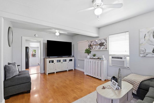 827 Central Avenue, Hollister, CA 95023