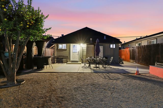 827 Central Avenue, Hollister, CA 95023
