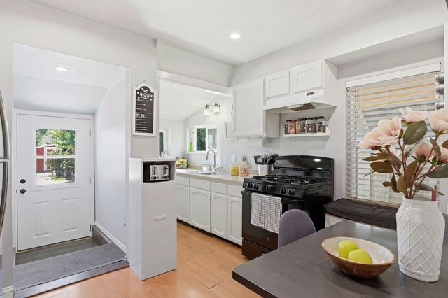 827 Central Avenue, Hollister, CA 95023