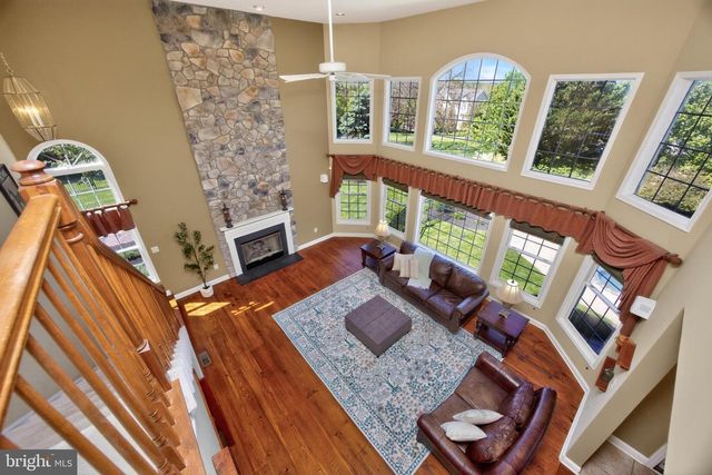552 LONGFELLOW LN, Harleysville, PA 19438