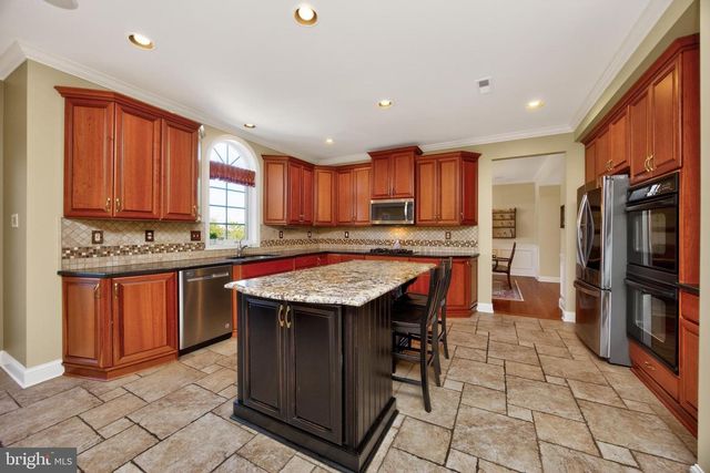 552 LONGFELLOW LN, Harleysville, PA 19438