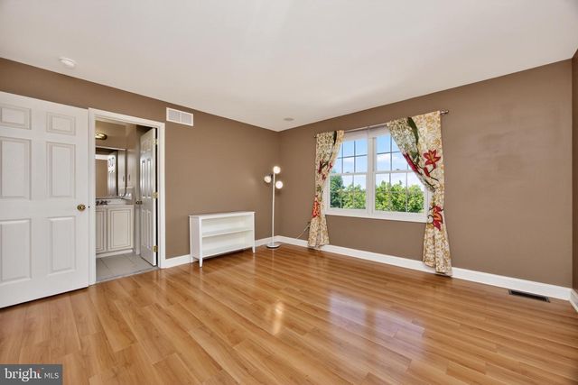 552 LONGFELLOW LN, Harleysville, PA 19438