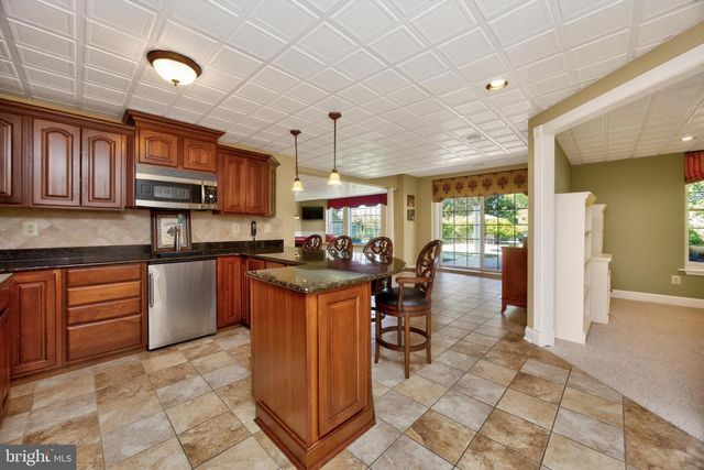 552 LONGFELLOW LN, Harleysville, PA 19438