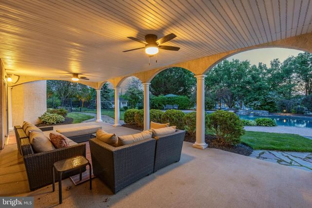 552 LONGFELLOW LN, Harleysville, PA 19438