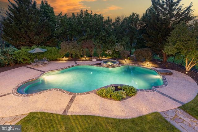 552 LONGFELLOW LN, Harleysville, PA 19438