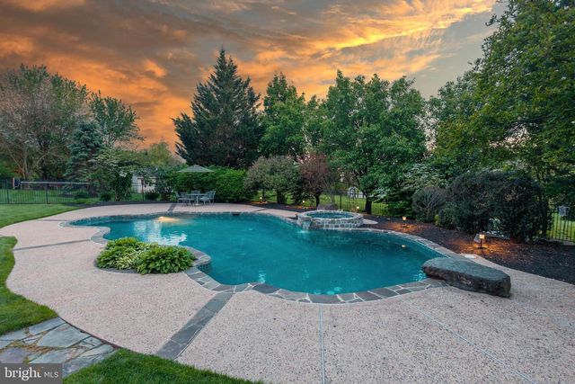 552 LONGFELLOW LN, Harleysville, PA 19438
