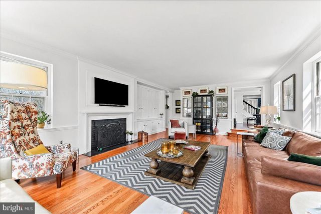 915 CENTRE RD, Wilmington, DE 19807