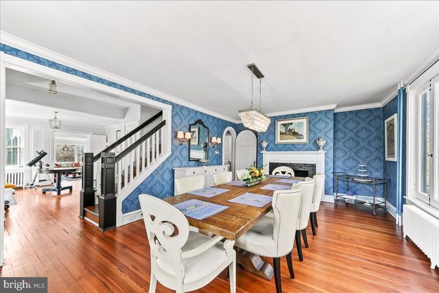 915 CENTRE RD, Wilmington, DE 19807