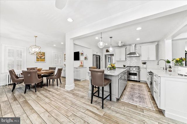 915 CENTRE RD, Wilmington, DE 19807