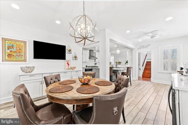 915 CENTRE RD, Wilmington, DE 19807