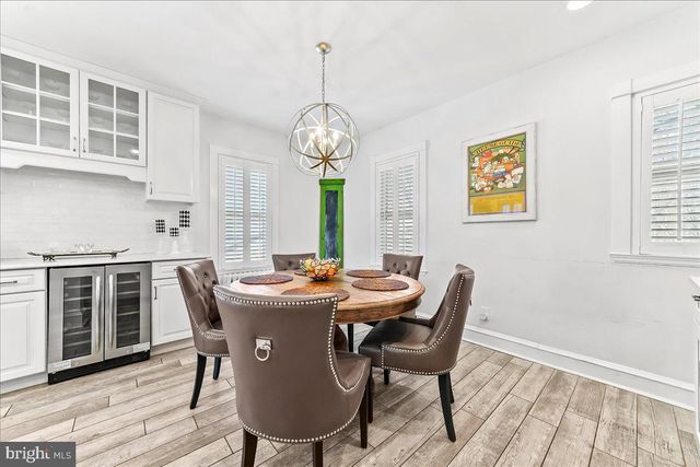 915 CENTRE RD, Wilmington, DE 19807