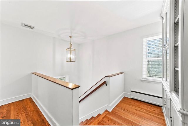 915 CENTRE RD, Wilmington, DE 19807