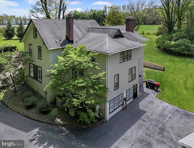 915 CENTRE RD, Wilmington, DE 19807