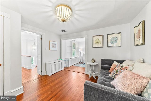 915 CENTRE RD, Wilmington, DE 19807