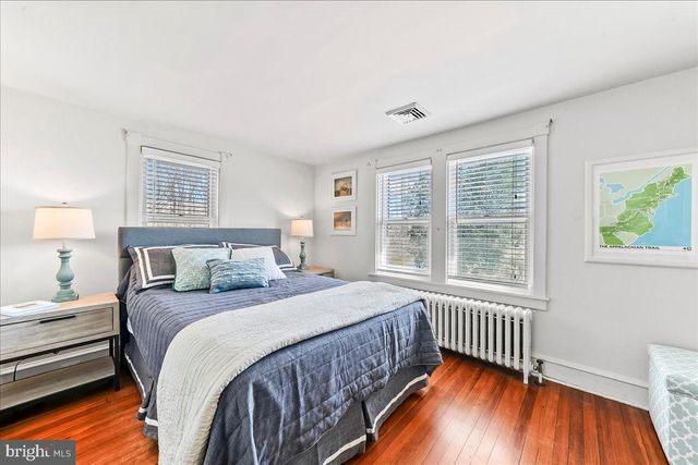 915 CENTRE RD, Wilmington, DE 19807