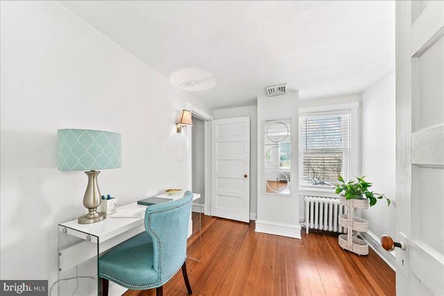 915 CENTRE RD, Wilmington, DE 19807