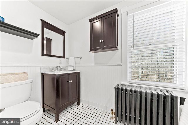 915 CENTRE RD, Wilmington, DE 19807