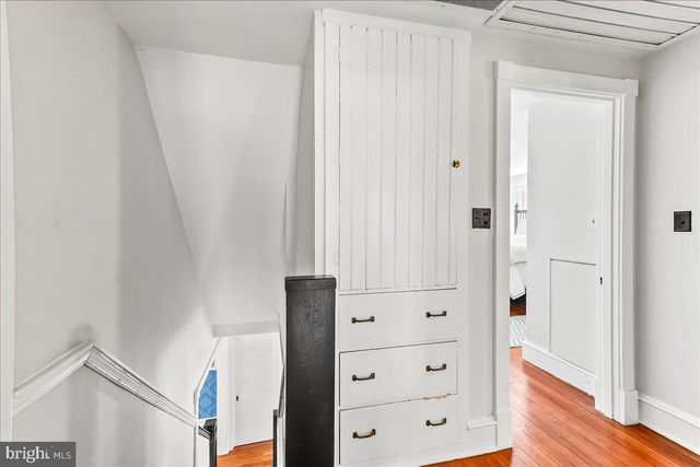 915 CENTRE RD, Wilmington, DE 19807