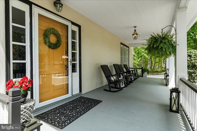 915 CENTRE RD, Wilmington, DE 19807