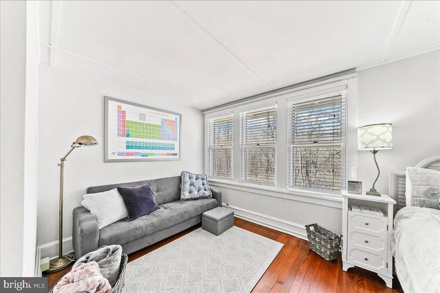 915 CENTRE RD, Wilmington, DE 19807