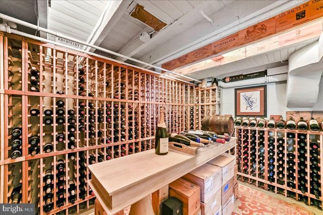 915 CENTRE RD, Wilmington, DE 19807