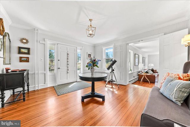 915 CENTRE RD, Wilmington, DE 19807