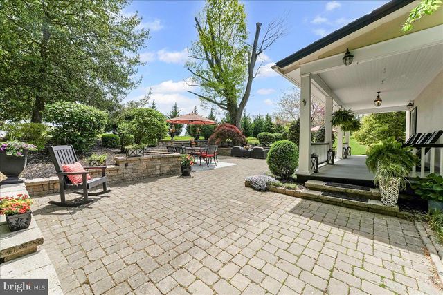 915 CENTRE RD, Wilmington, DE 19807