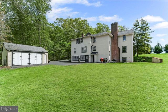 915 CENTRE RD, Wilmington, DE 19807