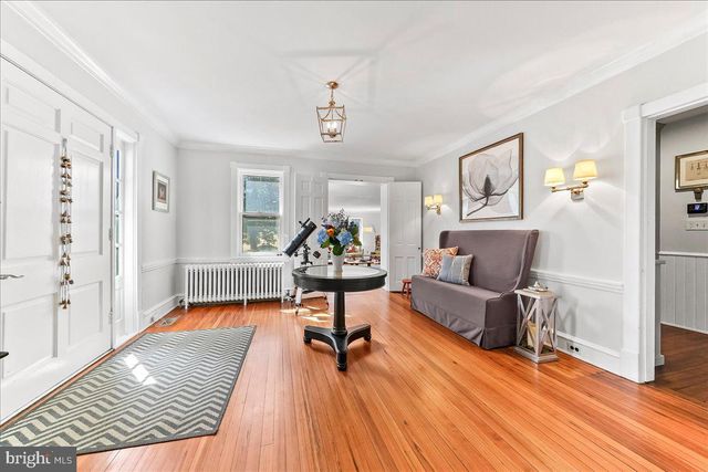 915 CENTRE RD, Wilmington, DE 19807