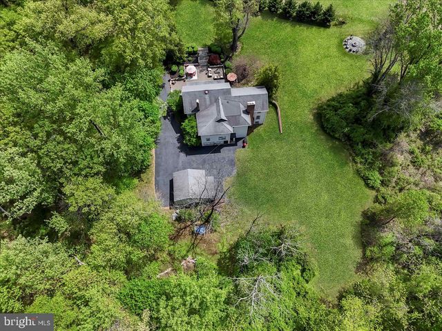 915 CENTRE RD, Wilmington, DE 19807