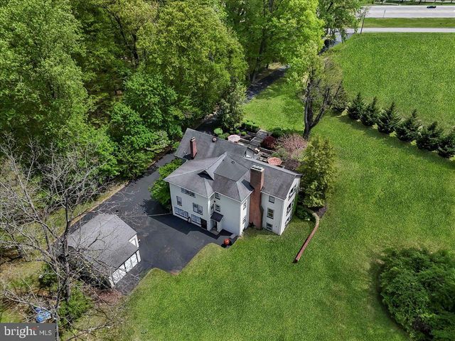 915 CENTRE RD, Wilmington, DE 19807