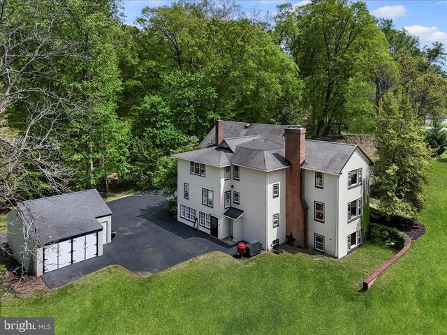 915 CENTRE RD, Wilmington, DE 19807