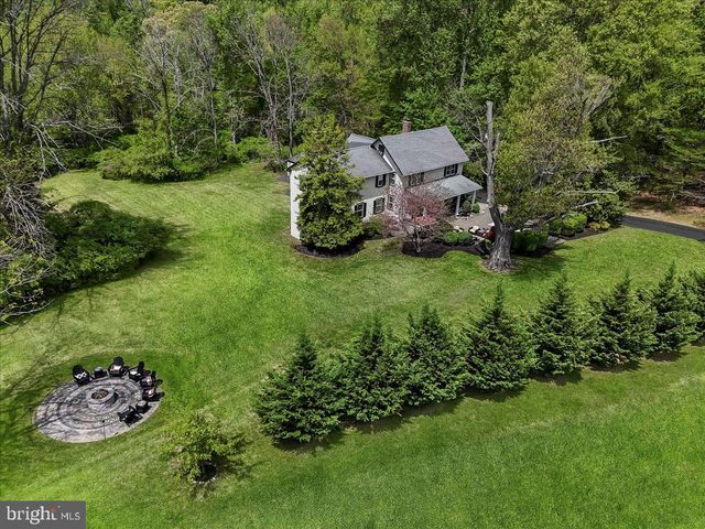 915 CENTRE RD, Wilmington, DE 19807