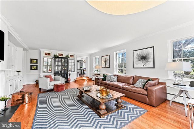 915 CENTRE RD, Wilmington, DE 19807