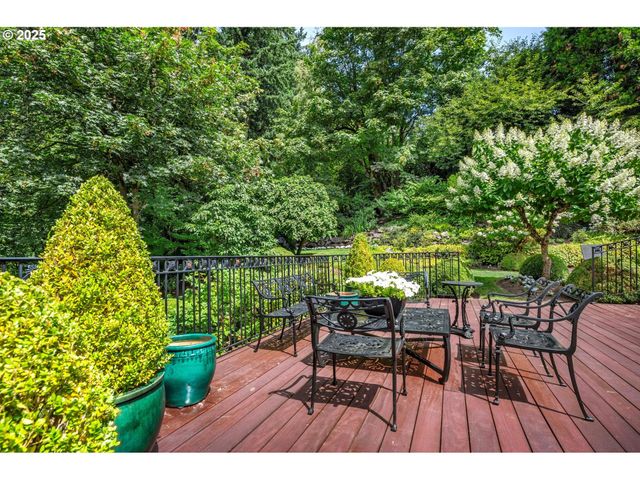 1439 Sw HIGHLAND Rd, Portland, OR 97221