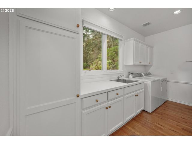 1439 Sw HIGHLAND Rd, Portland, OR 97221