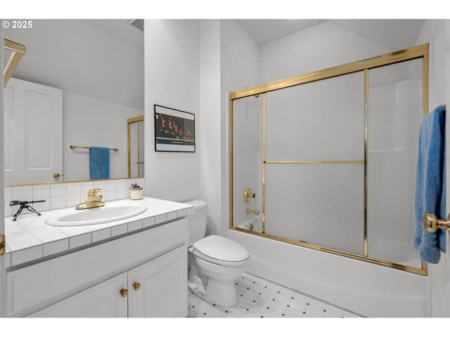 1439 Sw HIGHLAND Rd, Portland, OR 97221