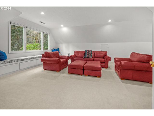 1439 Sw HIGHLAND Rd, Portland, OR 97221