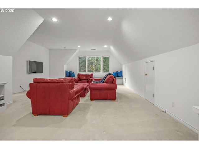 1439 Sw HIGHLAND Rd, Portland, OR 97221