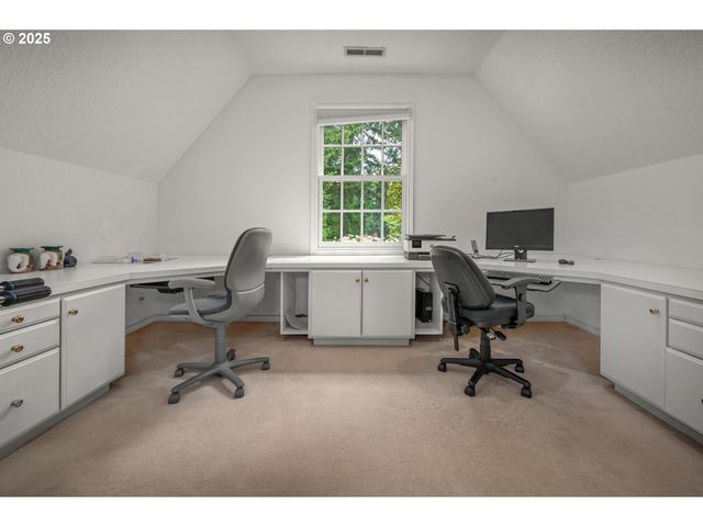 1439 Sw HIGHLAND Rd, Portland, OR 97221