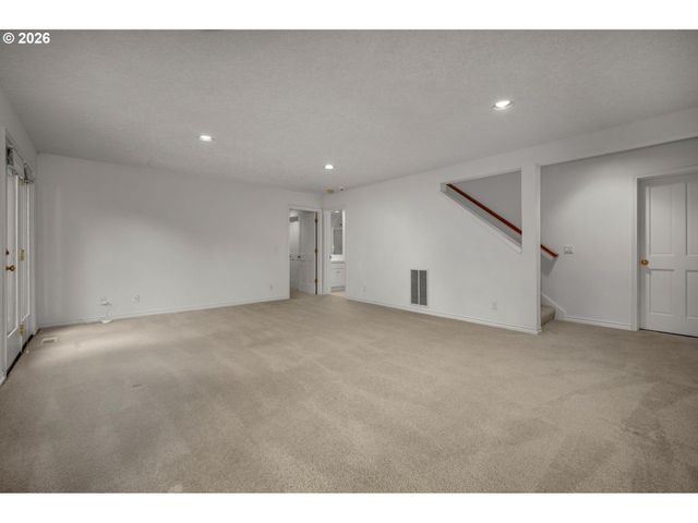 1439 Sw HIGHLAND Rd, Portland, OR 97221