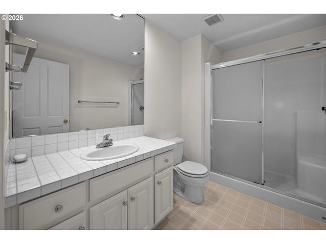 1439 Sw HIGHLAND Rd, Portland, OR 97221